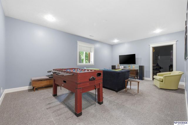 3435 Oakridge Road, Omaha, NE 68112