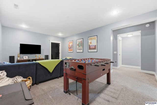 3435 Oakridge Road, Omaha, NE 68112