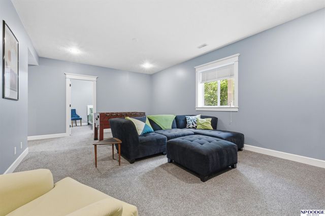 3435 Oakridge Road, Omaha, NE 68112