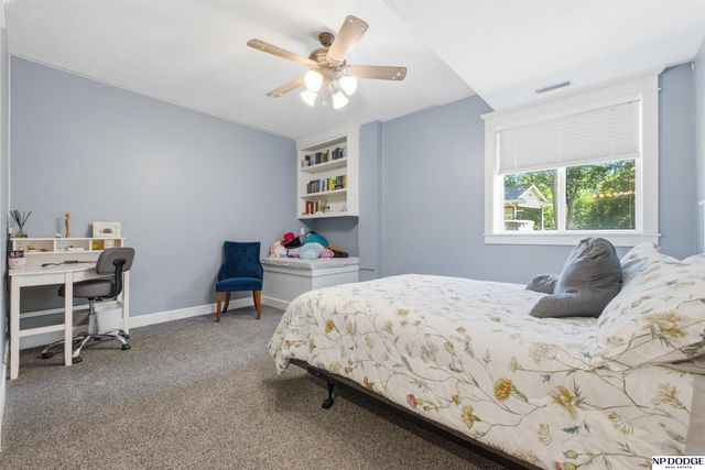 3435 Oakridge Road, Omaha, NE 68112
