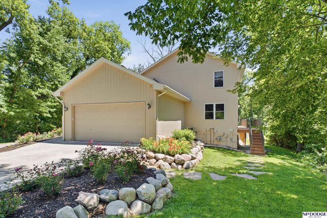 3435 Oakridge Road, Omaha, NE 68112