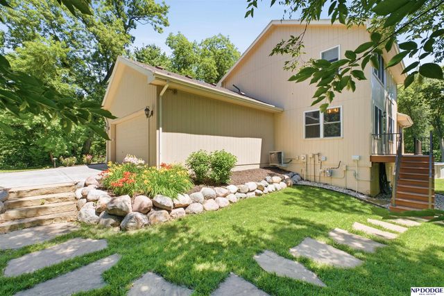 3435 Oakridge Road, Omaha, NE 68112