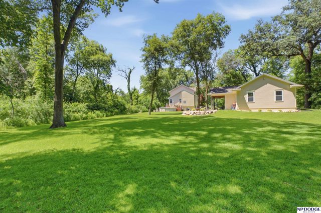 3435 Oakridge Road, Omaha, NE 68112
