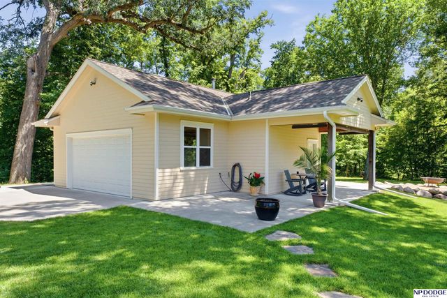 3435 Oakridge Road, Omaha, NE 68112