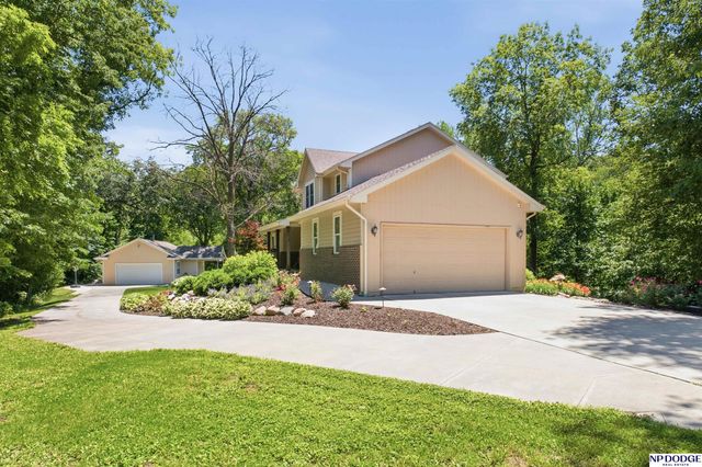 3435 Oakridge Road, Omaha, NE 68112