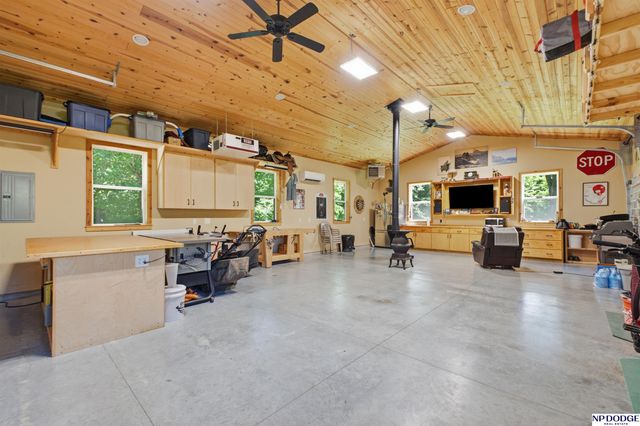 3435 Oakridge Road, Omaha, NE 68112