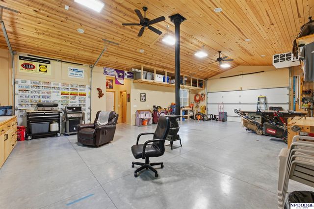 3435 Oakridge Road, Omaha, NE 68112