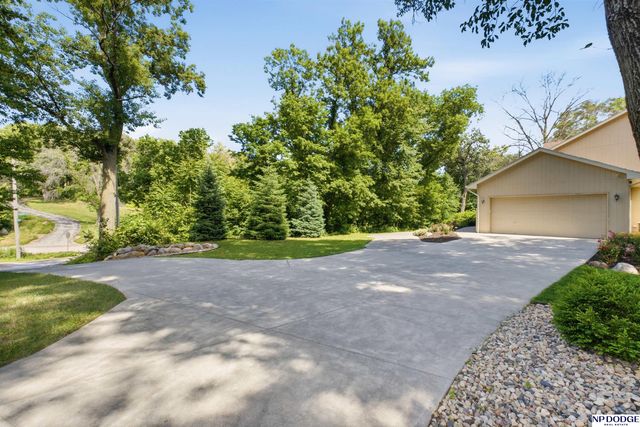 3435 Oakridge Road, Omaha, NE 68112
