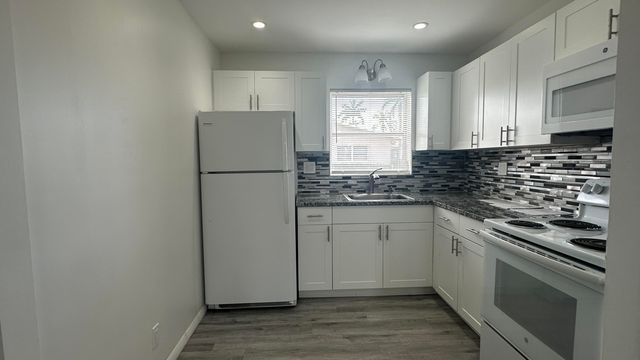 2723 Dudley Drive W G, West Palm Beach, FL 33415