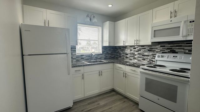 2723 Dudley Drive W G, West Palm Beach, FL 33415