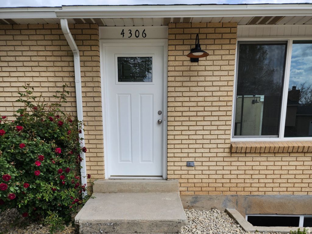 Image 3 of property listing at 4306 W SUN DR, Salt Lake City, UT 84118