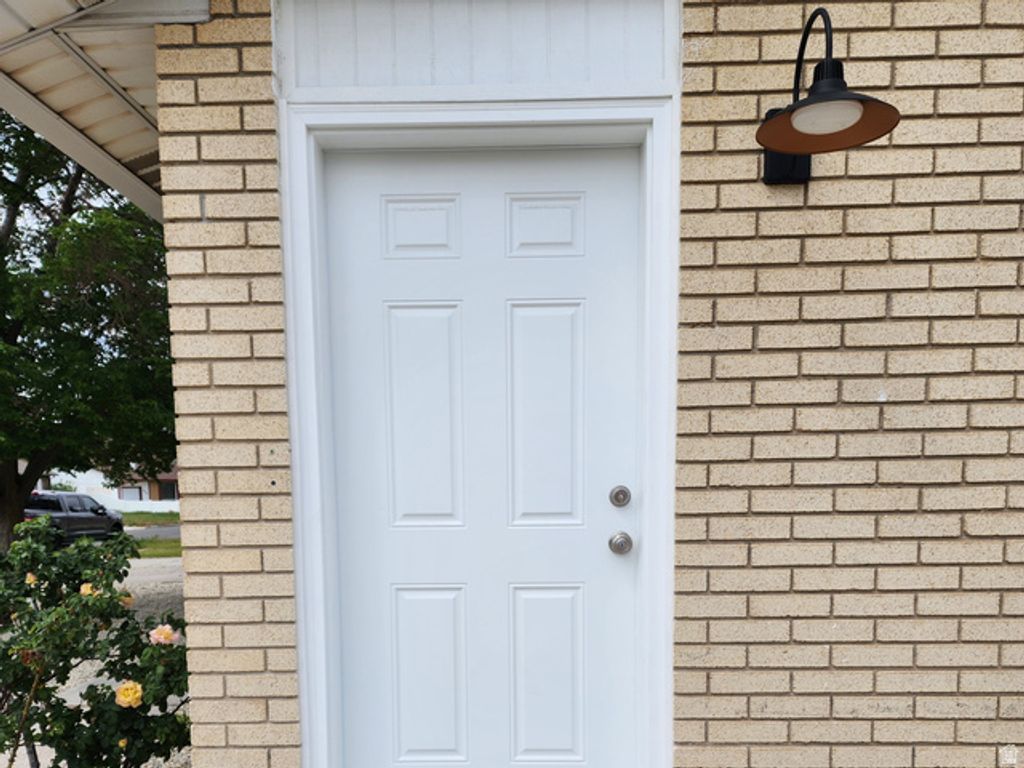 Image 4 of property listing at 4306 W SUN DR, Salt Lake City, UT 84118