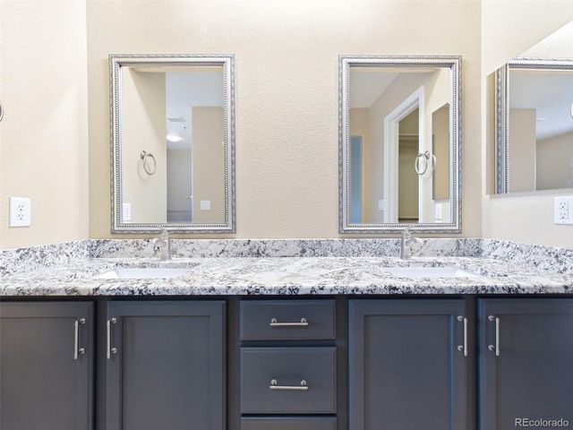 246 N Coolidge Way, Aurora, CO 80018