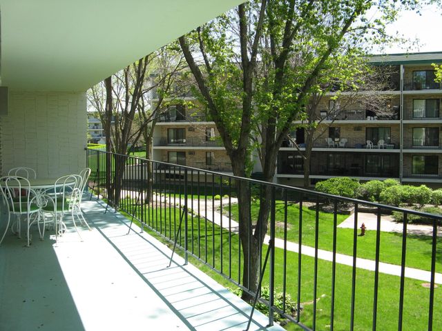 10531 Cedar Lake Road 312, Hopkins, MN 55305