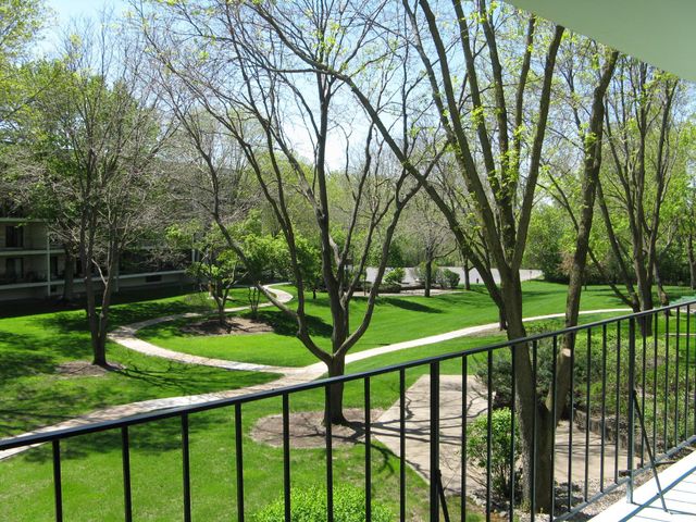 10531 Cedar Lake Road 312, Hopkins, MN 55305