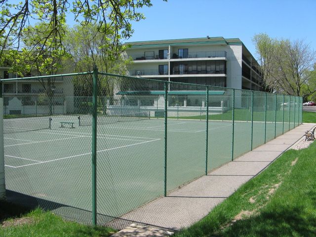 10531 Cedar Lake Road 312, Hopkins, MN 55305