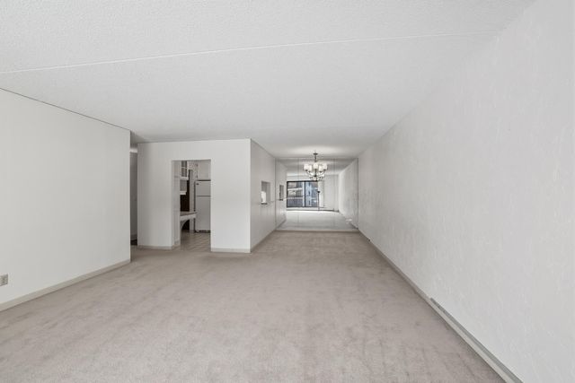 10531 Cedar Lake Road 312, Hopkins, MN 55305