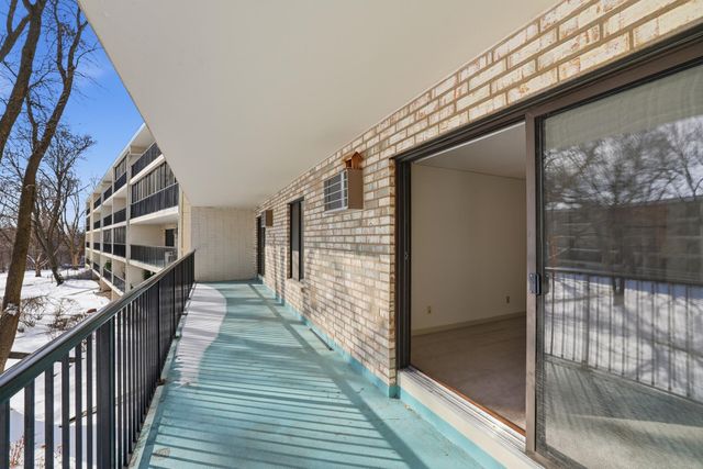 10531 Cedar Lake Road 312, Hopkins, MN 55305