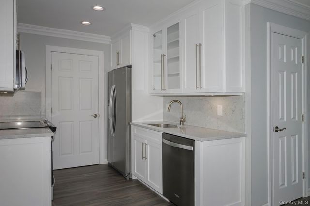 37 Victorian Court 37, Holtsville, NY 11742