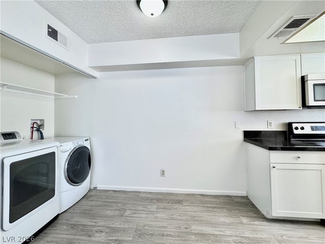 574 Roxella Lane D, Las Vegas, NV 89110