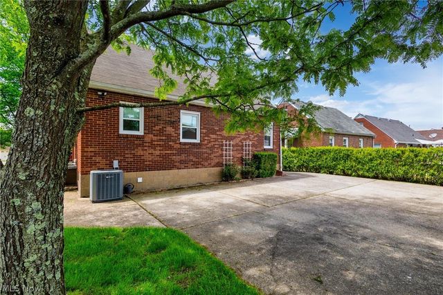 1322 OVERLOOK Drive, Weirton, WV 26062