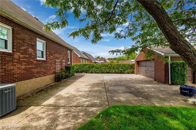 1322 OVERLOOK Drive, Weirton, WV 26062