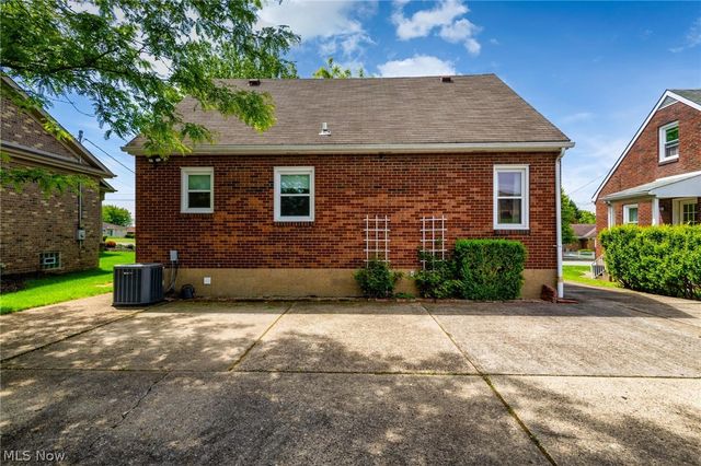 1322 OVERLOOK Drive, Weirton, WV 26062