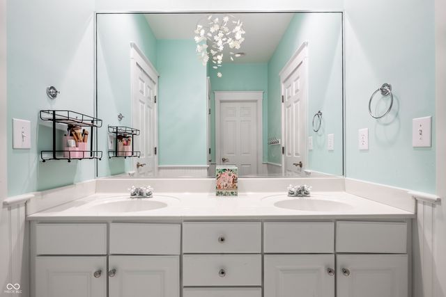 25 Monahan Road, Zionsville, IN 46077
