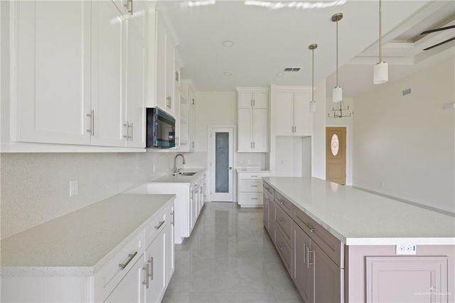 1904 Diplomat Drive, Edinburg, TX 78542