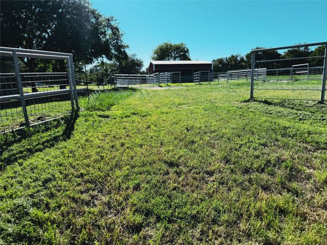 577 Bevers Lane, Valley View, TX 76272