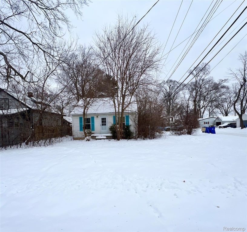 200 Marion Avenue, Waterford Charter Township, MI 48328