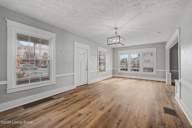 2906 Dixie Hwy, Louisville, KY 40216