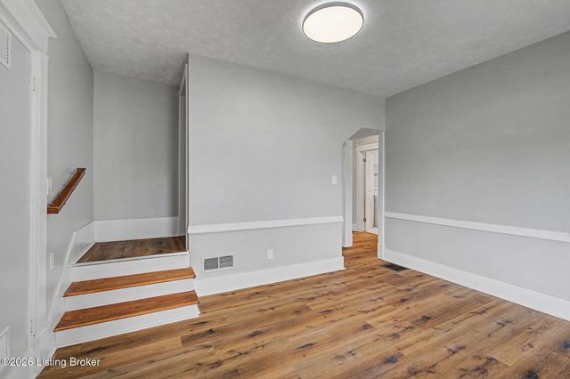 2906 Dixie Hwy, Louisville, KY 40216