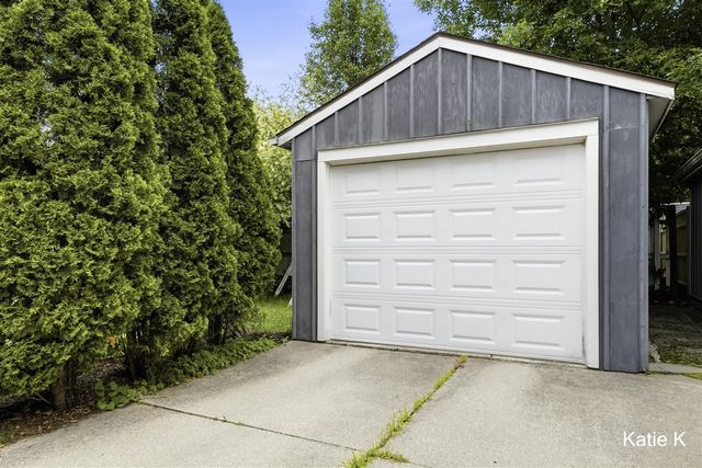950 Orchard Avenue, East Grand Rapids, MI 49506