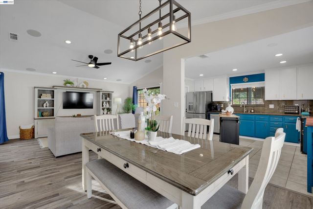 5520 Rainflower Dr, Livermore, CA 94551