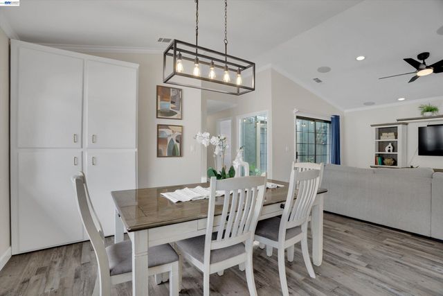 5520 Rainflower Dr, Livermore, CA 94551