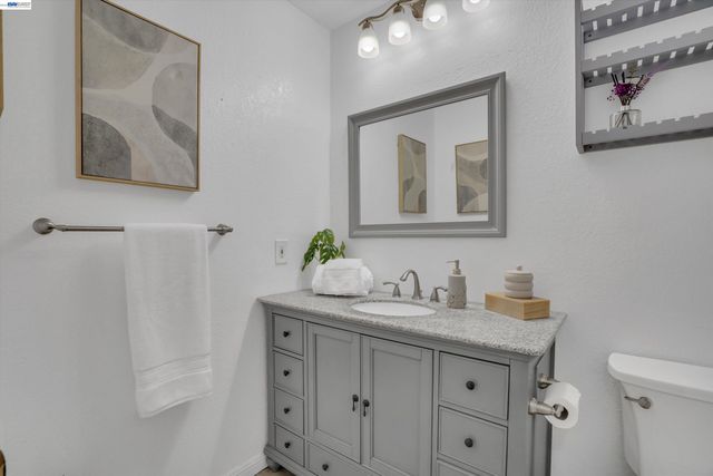 5520 Rainflower Dr, Livermore, CA 94551