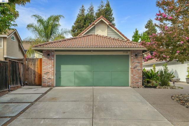 5520 Rainflower Dr, Livermore, CA 94551