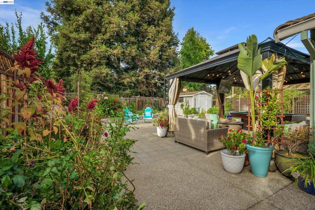 5520 Rainflower Dr, Livermore, CA 94551