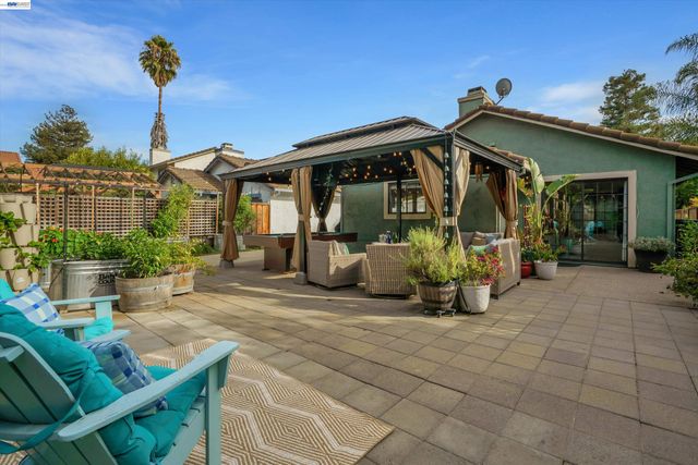 5520 Rainflower Dr, Livermore, CA 94551