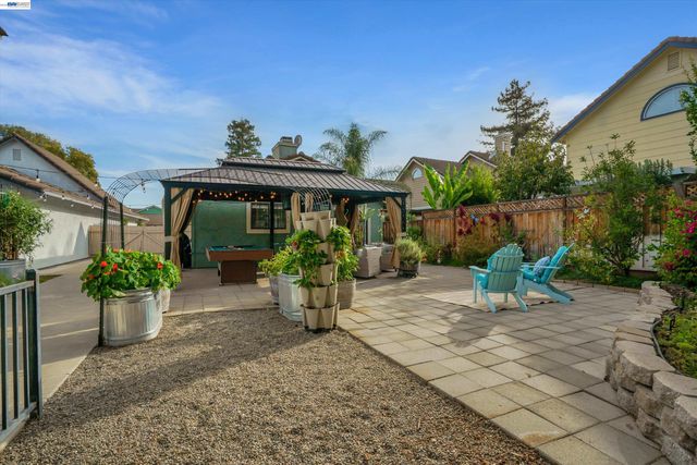 5520 Rainflower Dr, Livermore, CA 94551