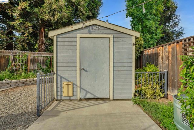 5520 Rainflower Dr, Livermore, CA 94551