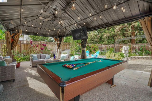 5520 Rainflower Dr, Livermore, CA 94551