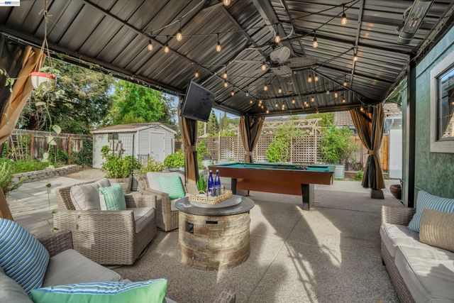 5520 Rainflower Dr, Livermore, CA 94551