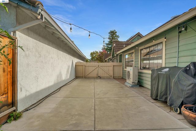 5520 Rainflower Dr, Livermore, CA 94551