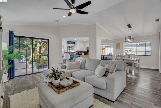5520 Rainflower Dr, Livermore, CA 94551