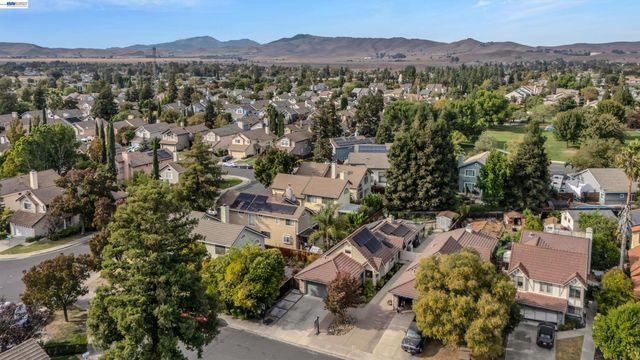 5520 Rainflower Dr, Livermore, CA 94551
