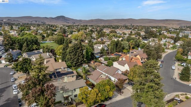 5520 Rainflower Dr, Livermore, CA 94551