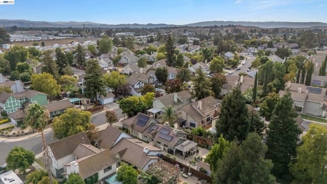 5520 Rainflower Dr, Livermore, CA 94551