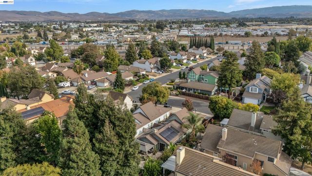 5520 Rainflower Dr, Livermore, CA 94551